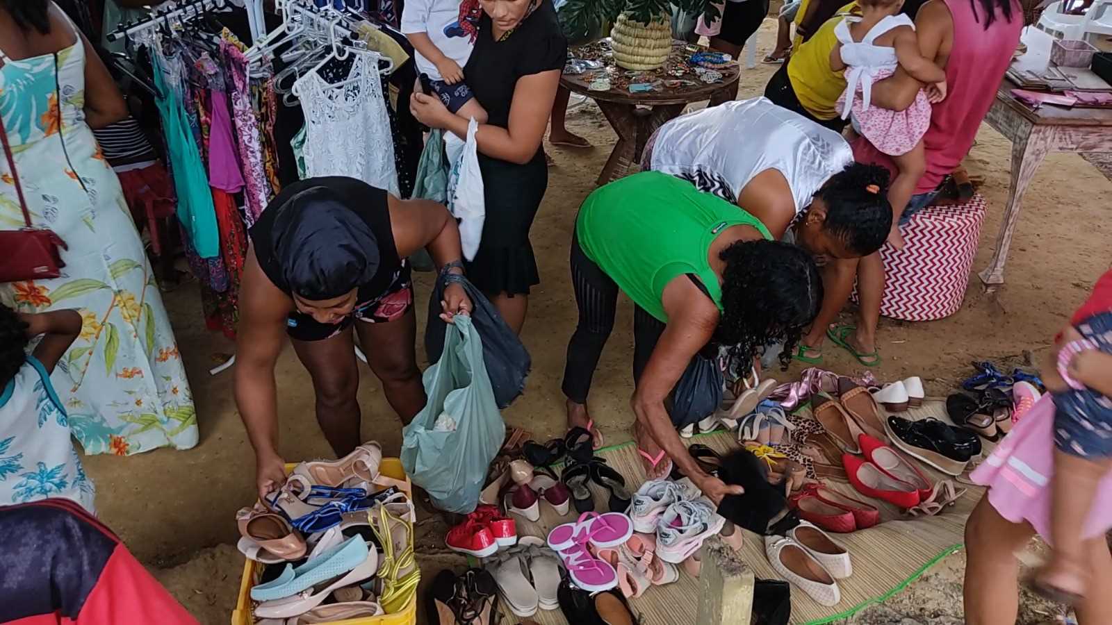 Camacã: Prefeitura homenageia as Mães da Portelinha I através do Projeto Brechó Solidário.
